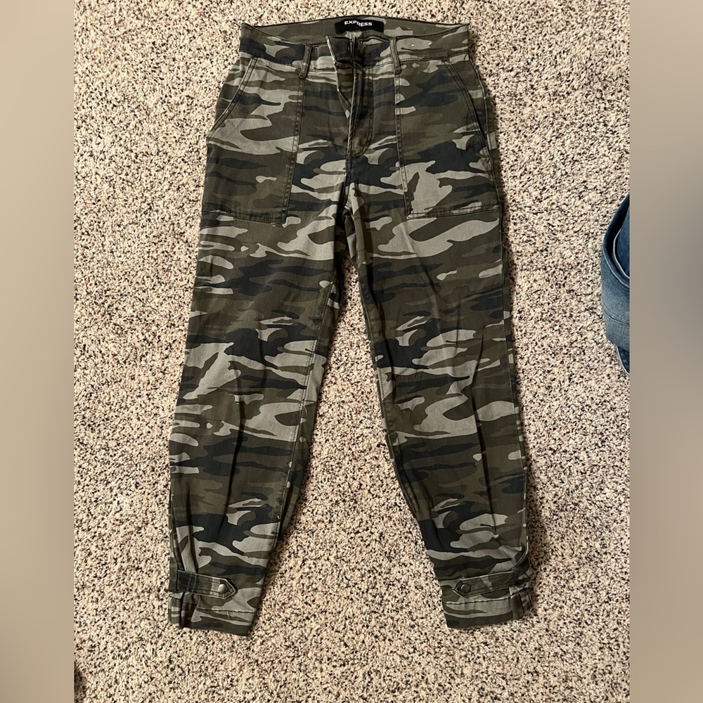 Express camo your pants. Size 4.